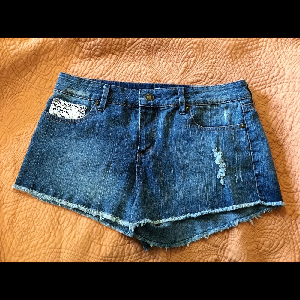 Super Cute Lace Detail Shorts